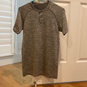 Men’s Lululemon Three button down shirt Xsmall